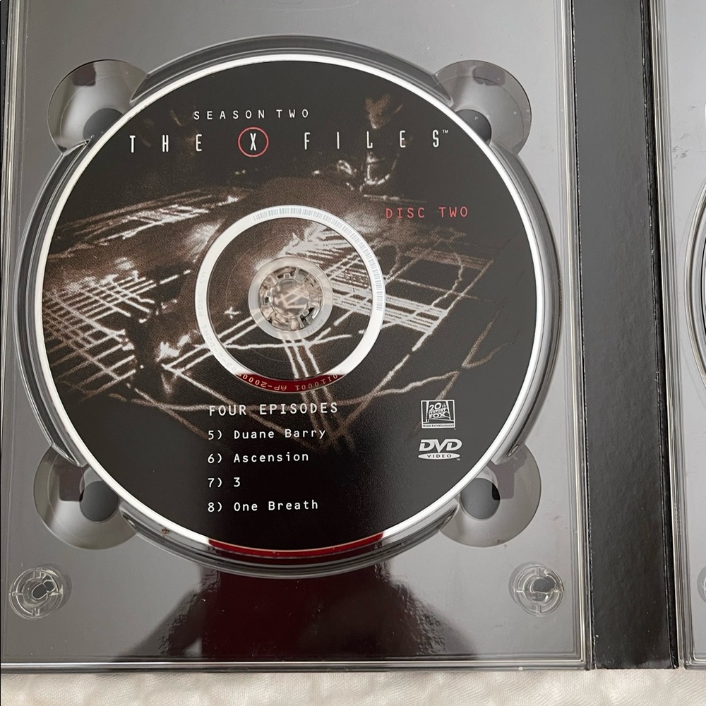 X Files Complete Second Season - Picture 8 of 16